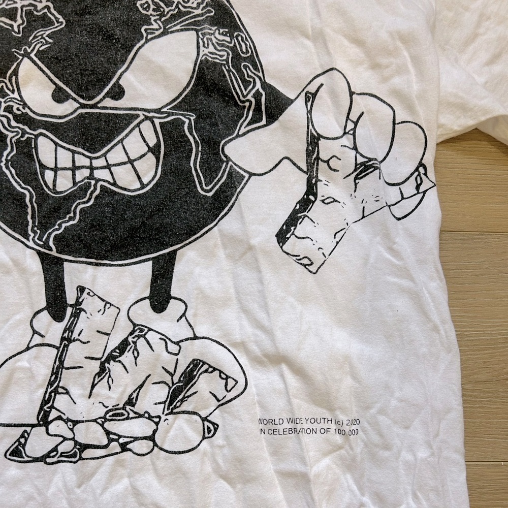 World  Wide Youth Graphic Tee - Size Medium - Picture 2 of 4